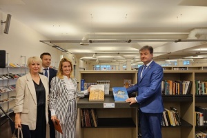 У столиці Чорногорії відкрили Українську книжкову поличку