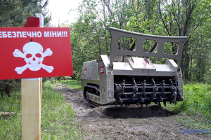 Japan's foreign minister announces transfer of demining machine to Ukraine