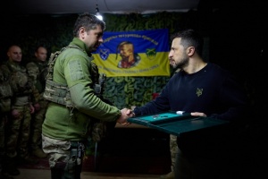Zelensky hands state awards to soldiers in Kharkiv