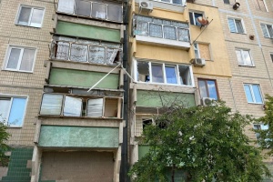 Загарбники вдарили «Шахедом» по Нікополю , пошкоджений багатоквартирний будинок