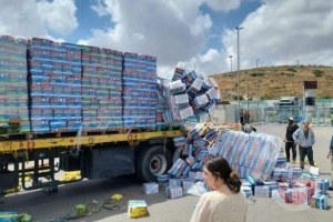 В Ізраїлі десятки протестувальників знову напали на вантажівку, яка везла допомогу для Гази