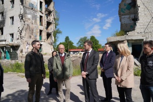 Una delegación de Dinamarca visita Borodianka en la región de Kyiv