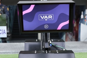 ФІФА тестує систему «челленджів» для відеоповторів