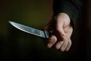 На Дніпропетровщині чоловік із ножем напав на співробітника ТЦК