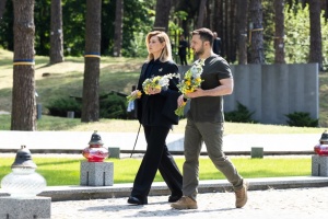 Зеленський із дружиною вшанували пам'ять жертв політичних репресій