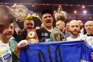 Usyk encabeza el ranking de los mejores boxeadores según The Ring