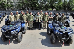Із Дніпра передали військовим майже тисячу дронів та 85 квадроциклів