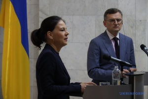 Eine Milliarde Euro von Partnern reichen nicht aus, um ukrainische Luftabwehr zu stärken - Baerbock