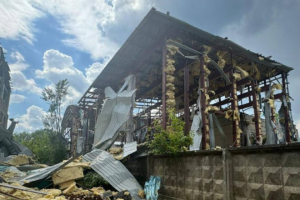 У Харкові внаслідок удару РФ зруйноване підприємство, пошкоджені будинки та кафе