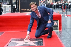 Австралійський актор Кріс Гемсфорт отримав зірку на Голлівудській алеї слави