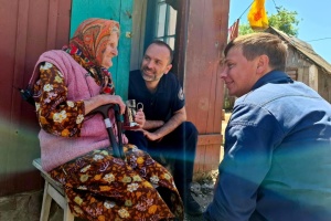 Укрзалізниця зробила подарунок 98-річній жінці, яка пройшла 10 кілометрів з окупації