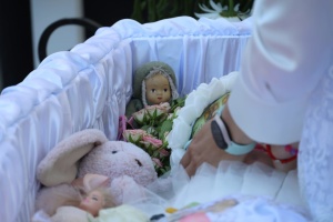 В Одесі попрощалися з 4-річною дівчинкою, яка загинула внаслідок ракетного обстрілу РФ