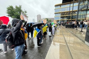 Українці в Нідерландах мітингували проти виступу російських пропагандистів в Амстердамі