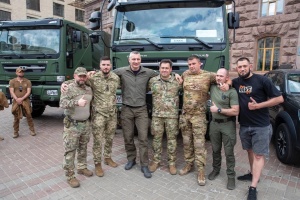 Київ передав бійцям на Харківщину військову техніку та 112 БПЛА