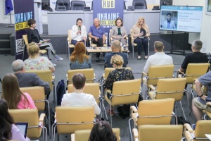 Незаконне затримання, тортури, неволя: як і чому Росія веде війну проти українських медійників
