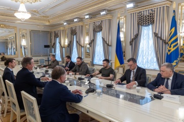 Four summits and defense support: Zelensky meets with Cameron in Kyiv
