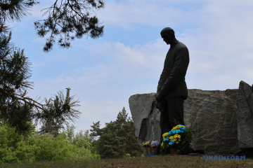 Präsidentenpaar gedenkt der Opfer politischer Repressionen