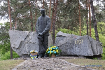 Präsidentenpaar gedenkt der Opfer politischer Repressionen