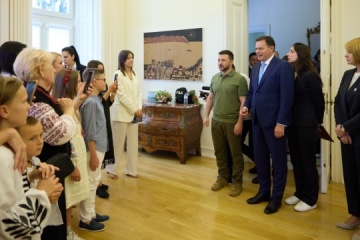 Zełenski i premier Portugalii spotkali się z rodzimymi żołnierzami i społecznością ukraińską