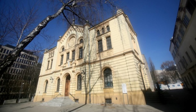 У Варшаві намагалися підпалити синагогу «коктейлями Молотова»