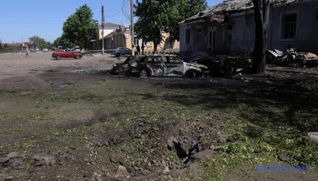 Aumenta a 13 el número de heridos tras el ataque aéreo ruso a Zolochiv
