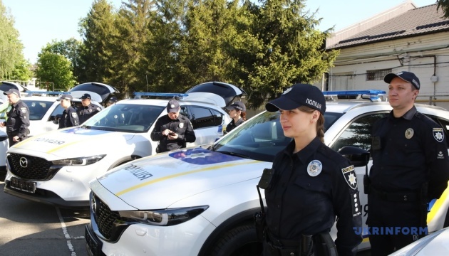 Поліція отримала від партнерів автомобілі для груп із протидії домашньому насильству