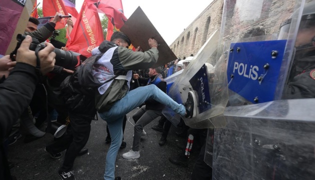 Кількість затриманих під час першотравневого мітингу в Стамбулі зросла до 210