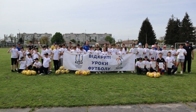 «Відкриті уроки футболу» завітали до Сміли