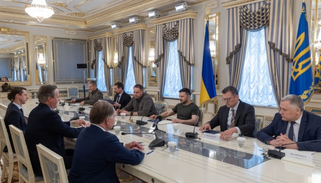 Volodymyr Zelensky et David Cameron se sont rencontrés à Kyiv 