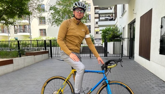 Британець українського походження проїде на велосипеді 7 тис. км для допомоги дітям в Україні