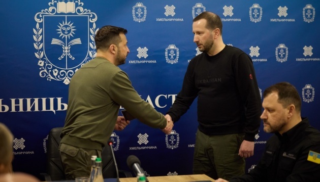 Volodymyr Zelensky a présenté le nouveau chef de l’administration militaire de la région de Khmelnytsky 