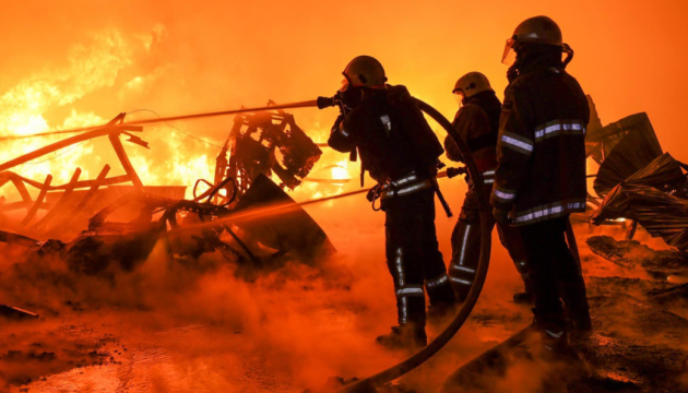 Hit in Kharkiv - large-scale fire breaks out, four injured