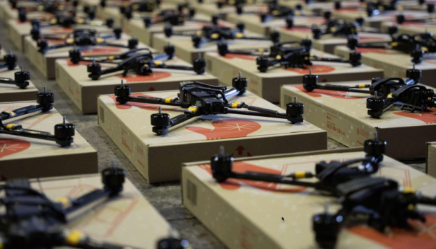 Participantes de la carrera Spartan KYIV donan 200 drones FPV a la Dirección Principal de Inteligencia