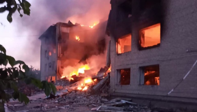 Russians drop explosives in Beryslav. Fire broke out