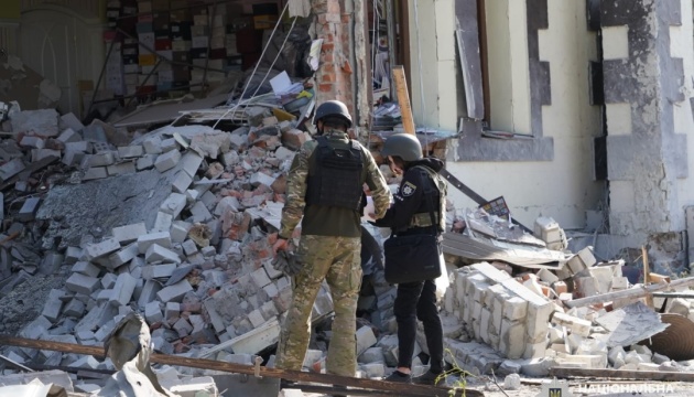 Russia’s massive FAB-1500 bomb rips village in Kharkiv region