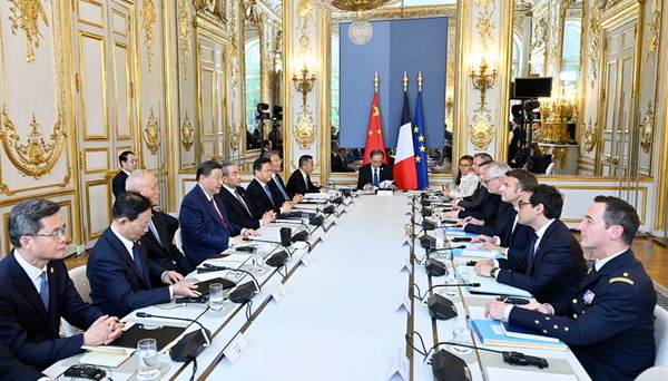 Сі - на зустрічі з Макроном: Китай і Франція мають спільно запобігти новій «холодній війні»