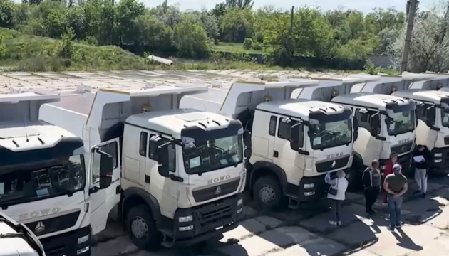 Kherson region receives 25 dump trucks from UNDP