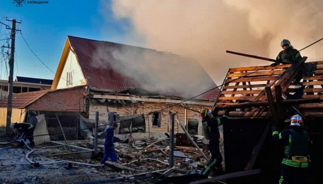 Через атаку РФ пошкоджені до 30 житлових будинків, транспорт і пожежна частина - МВС