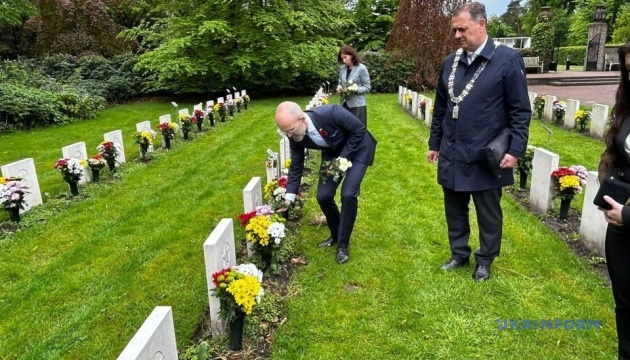 Посол України в Нідерландах вшанував пам'ять загиблих у Другій світовій війні