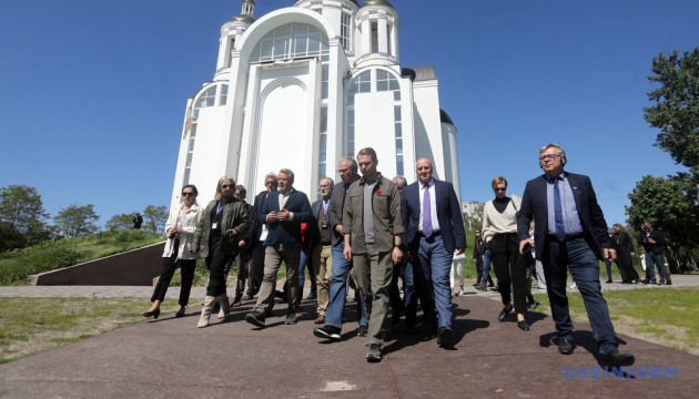 Міжнародна делегація відвідала Київщину в День пам’яті та перемоги