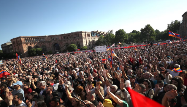 В Єревані протестувальники перекривають вулиці - вимагають відставки Пашиняна