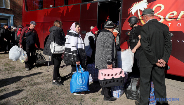 Із трьох районів Харківщини евакуювали 11,2 тисячі людей