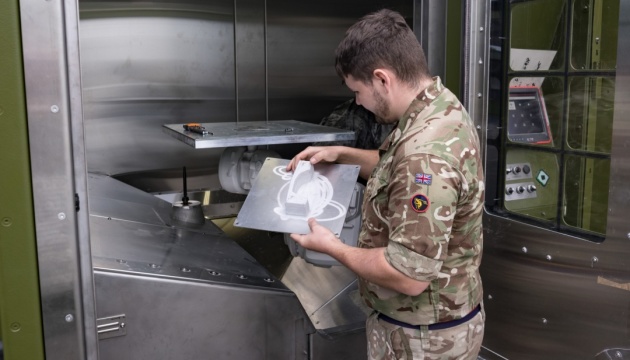 Британська армія почала друкувати запчастини до техніки на 3D-принтері