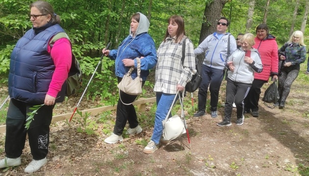 На Рівненщині провели першу екскурсію для людей з порушенням зору