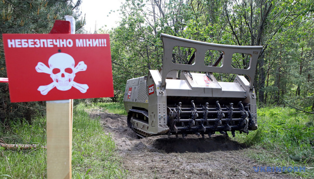 Japan's foreign minister announces transfer of demining machine to Ukraine