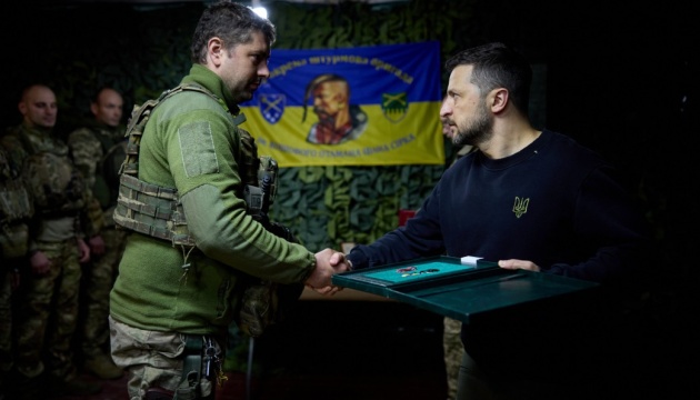 Zelensky hands state awards to soldiers in Kharkiv