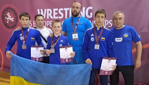 Юні українські борці-вільники виграли три медалі чемпіонату Європи