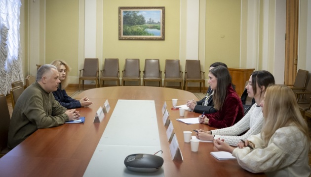 Zhovkva aborda con la secretaria general adjunta de la OTAN la necesidad de fortalecer la defensa aérea de Ucrania