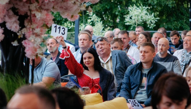 На Прикарпатті під час благодійного аукціону зібрали понад мільйон гривень для ЗСУ