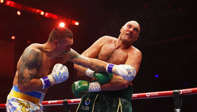 Boxe : Usyk s’impose face à Fury et devient le nouveau champion des poids lourds 